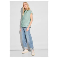 Street One Damen Kurzarm Bluse Striped Shirtcollar Soft Moss Green -Modebekleidungs Geschäft street one striped shirtcollar gruen 25816 model