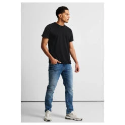 Street One Men Raw Edge Slub T-Shirt Black 8 Street One Men Raw Edge Slub T-Shirt Black -Modebekleidungs Geschäft street one t shirt raw edge slub schwarz 10001 ansicht model vorn