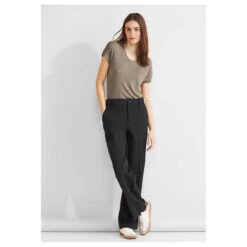 Street One Damen T-Shirt V-neck Shiny Safari Beige -Modebekleidungs Geschäft street one v neck shiny shirt beige 15617 model