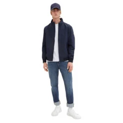 Tom Tailor Herren Jacke Casual Blouson Sky Captain Dark Blue -Modebekleidungs Geschäft tom tailor casual blouson blau 10668 ansicht ganzkoerper