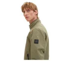 Tom Tailor Herren Jacke Casual Blouson Dusty Olive Green -Modebekleidungs Geschäft tom tailor casual blouson gruen 10415 ansicht seite