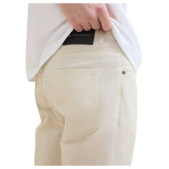 Tom Tailor Baumwollhose Light Cashew Beige -Modebekleidungs Geschäft tom tailor jeans regular performance pants beige 10336 model detail hinten