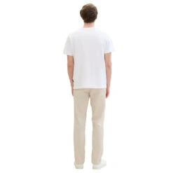 Tom Tailor Baumwollhose Light Cashew Beige -Modebekleidungs Geschäft tom tailor jeans regular performance pants beige 10336 model hinten