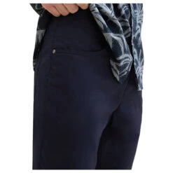 Tom Tailor Baumwollhose Sky Captain Blue -Modebekleidungs Geschäft tom tailor jeans regular performance pants blau 10668 model detail vorne