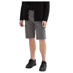 Tom Tailor Cargo Chino Baumwoll Bermuda Grey Structure Print 12 Tom Tailor Cargo Chino Baumwoll Bermuda Grey Structure Print -Modebekleidungs Geschäft tom tailor jeans regular printed cargo shorts grau 34673 model detail vorne