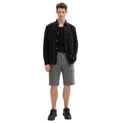 Tom Tailor Cargo Chino Baumwoll Bermuda Grey Structure Print 13 Tom Tailor Cargo Chino Baumwoll Bermuda Grey Structure Print -Modebekleidungs Geschäft tom tailor jeans regular printed cargo shorts grau 34673 model vorne