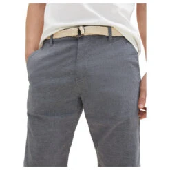 Tom Tailor Chino Baumwoll Bermuda Navy White Dobby -Modebekleidungs Geschäft tom tailor jeans slim chino berumda with belt shorts grau 29422 detail model vorn
