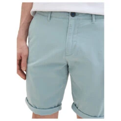 Tom Tailor Chino Baumwoll Bermuda Grey Blue -Modebekleidungs Geschäft tom tailor jeans slim chino shorts blau 27475 model detail vorne