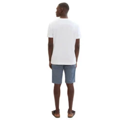 Tom Tailor Chino Baumwoll Bermuda Blue Structure Print -Modebekleidungs Geschäft tom tailor jeans slim printed chino shorts blau 34674 model hinten