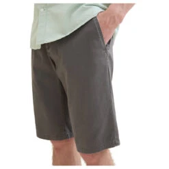 Tom Tailor Chino Baumwoll Bermuda Grey Structure Print -Modebekleidungs Geschäft tom tailor jeans slim printed chino shorts grau 34673 model detail vorne