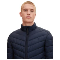 Tom Tailor Herren Jacke Dark Blue Marine 11 Tom Tailor Herren Jacke Dark Blue Marine -Modebekleidungs Geschäft tom tailor lightweight jacket blau 10668 detail