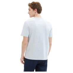 Tom Tailor Herren T-Shirt Foggy Blue Fine Stripes -Modebekleidungs Geschäft tom tailor logo tee t shirt blau 34964 model hinten