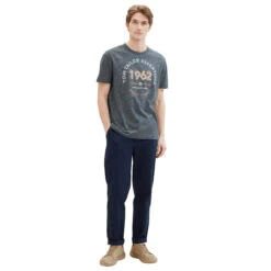 Tom Tailor Herren T-Shirt Navy Grey Mint Fine Stripes -Modebekleidungs Geschäft tom tailor logo tee t shirt grau 35181 model