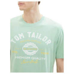 Tom Tailor Herren T-Shirt Paradise Mint Logo Print -Modebekleidungs Geschäft tom tailor logo tee t shirt gruen 23383 model detail