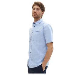 Tom Tailor Herren 1/2 Arm Hemd Light Blue Allover Print -Modebekleidungs Geschäft tom tailor printed shirt kurzarmhemd blau 34714 model seite