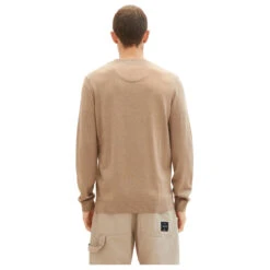 Tom Tailor Herren Pullover Basic Crewneck Hazel Brown Melange Compact Cotton -Modebekleidungs Geschäft tom tailor pullover crewneck knit braun 31089 model hinten