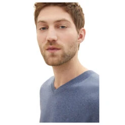 Tom Tailor Herren Pullover Basic V-neck Vintage Indigo Blue Compact Cotton 13 Tom Tailor Herren Pullover Basic V-neck Vintage Indigo Blue Compact Cotton -Modebekleidungs Geschäft tom tailor pullover v neck knit blau 18964 model detail