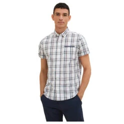 Tom Tailor 1/2 Arm Hemd Off White Checked 7 Tom Tailor 1/2 Arm Hemd Off White Checked -Modebekleidungs Geschäft tom tailor shirt checked slub weiss blau 31316 ansicht model vorn