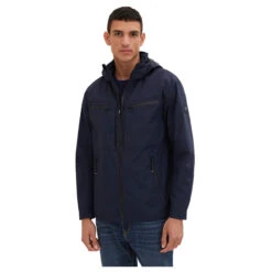 Tom Tailor Herren Jacke Sky Captain Deep Blue -Modebekleidungs Geschäft tom taylor hooded outdoor jacket blau 10668 ansicht oberkoerper