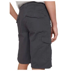 Tom Tailor Morris Cargo Baumwoll Bermuda Grey -Modebekleidungs Geschäft tomtailor twill cargo shorts 10899 hinten model